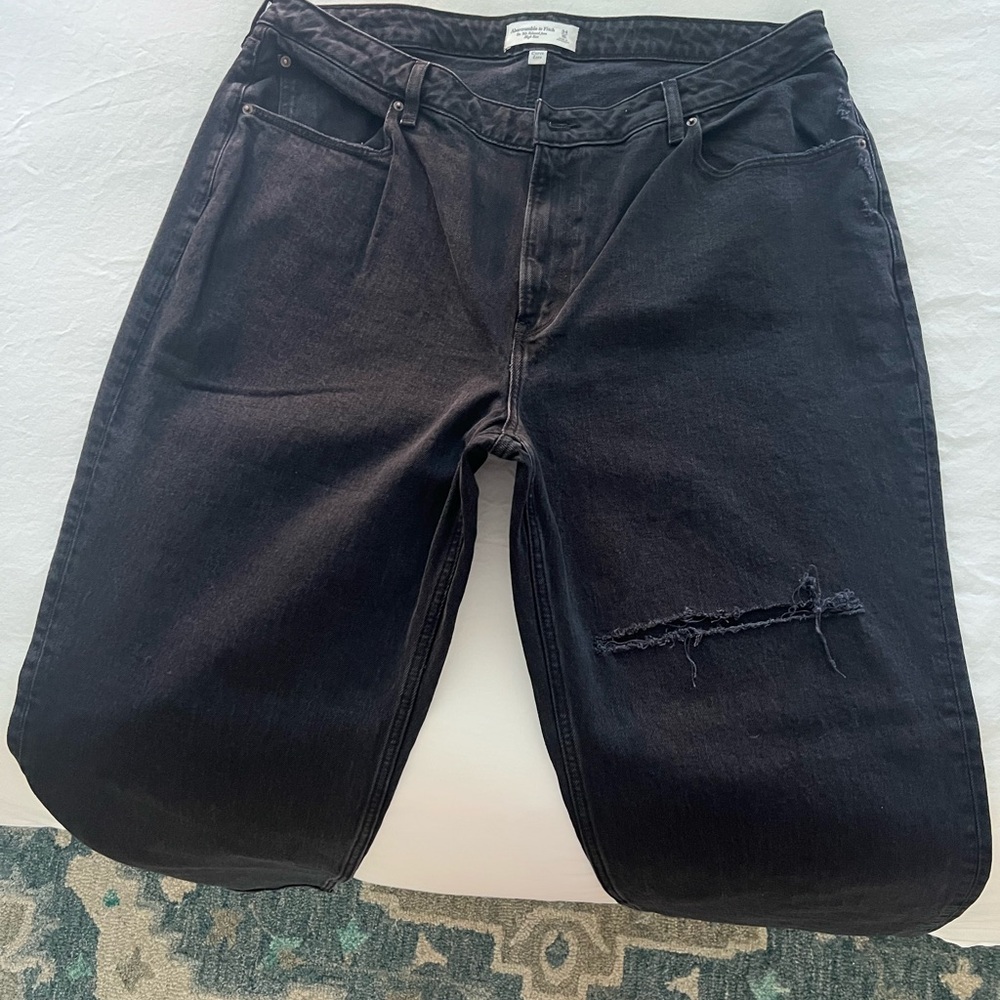 Abercrombie 90s Relaxed High Rise Jean